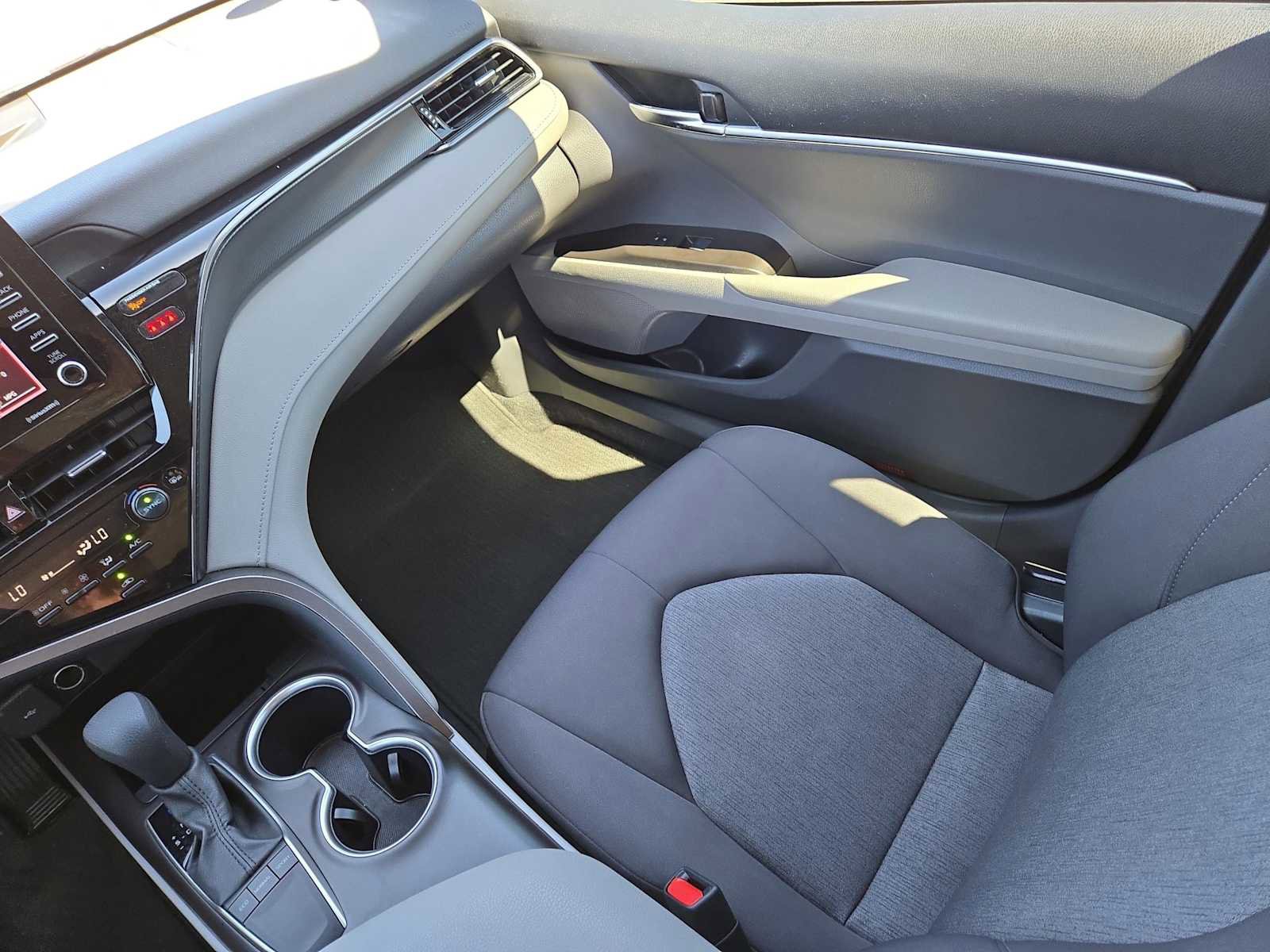 Used 2024 Toyota Camry LE w/ Convenience Package image 14