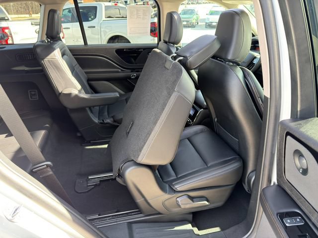 Used 2024 Lincoln Aviator Reserve w/ Equipment Group 201A AWD/4WD image 12