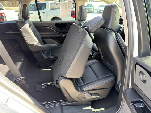Used 2024 Lincoln Aviator Reserve w/ Equipment Group 201A image 12
