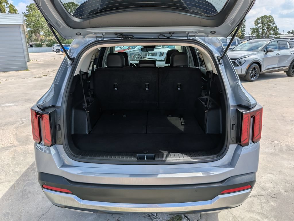 Certified 2025 Kia Sorento S FWD image 12