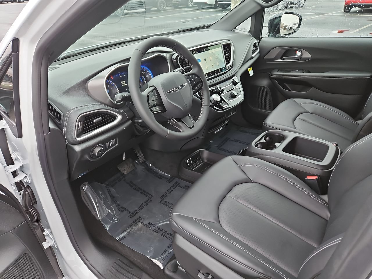 New 2026 Chrysler Pacifica Select w/ S Appearance Package FWD image 18