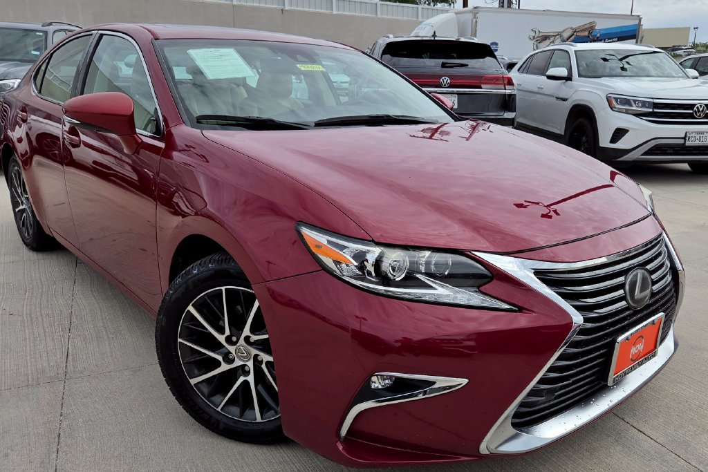 Used 2017 Lexus ES 350 w/ Luxury Package