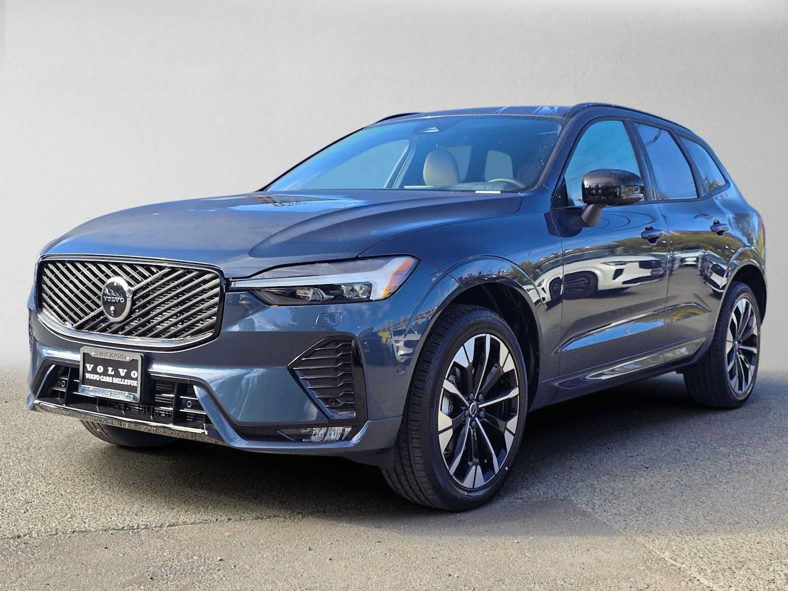 New 2027 Volvo XC60 B5 Plus AWD/4WD image 7