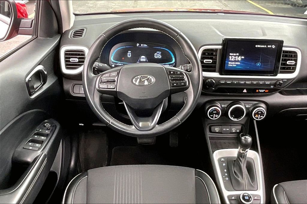 Used 2023 Hyundai Venue Limited FWD image 4