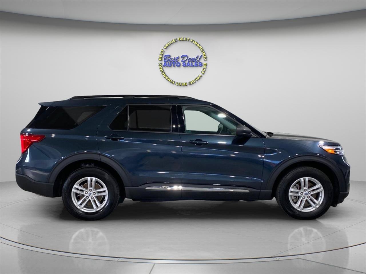 Used 2023 Ford Explorer XLT w/ Equipment Group 202A AWD/4WD image 6