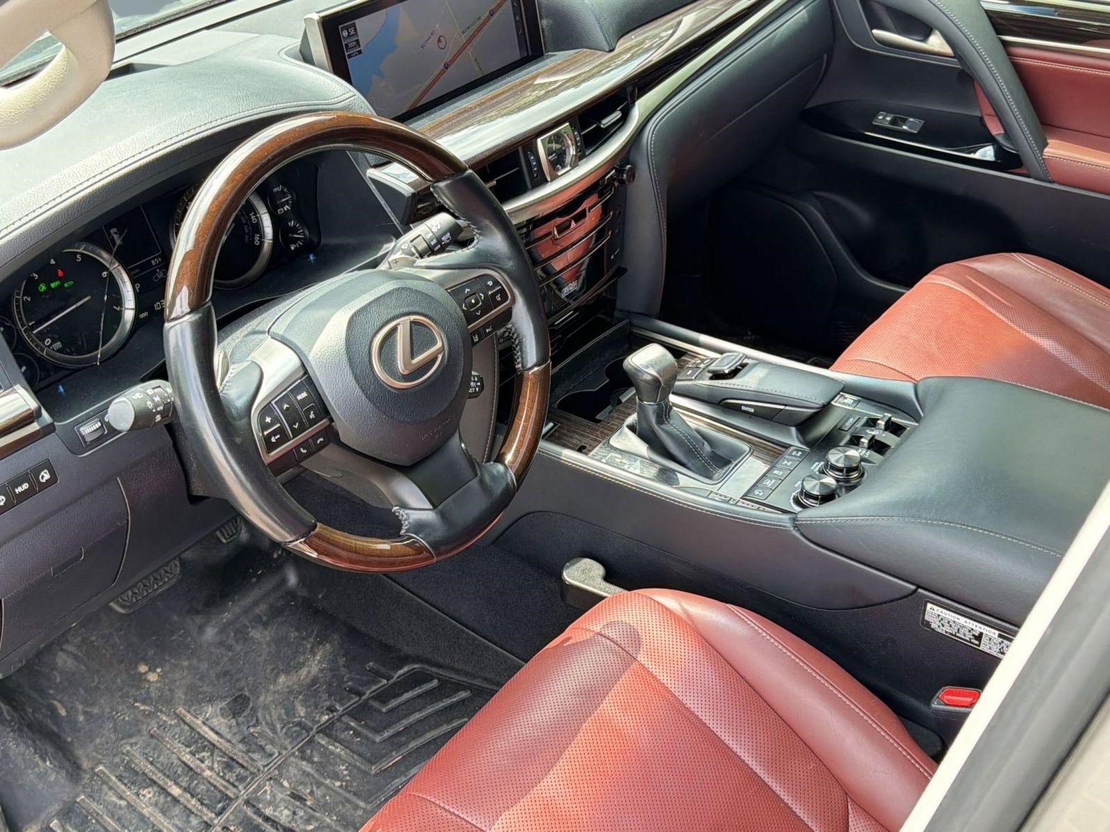 Used 2019 Lexus LX 570 4WD image 4