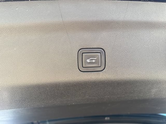 Used 2023 Chevrolet Tahoe Z71 w/ Luxury Package AWD/4WD image 12