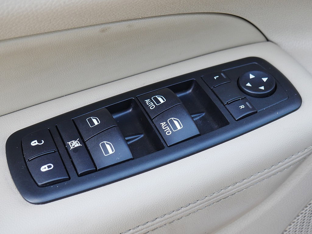 Used 2013 Jeep Grand Cherokee Limited AWD/4WD image 23