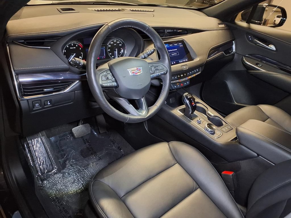 Certified 2023 Cadillac XT4 Luxury w/ Cold Weather Package FWD image 3