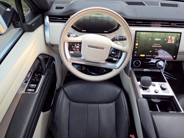 Used 2023 Land Rover Range Rover SE AWD/4WD image 4