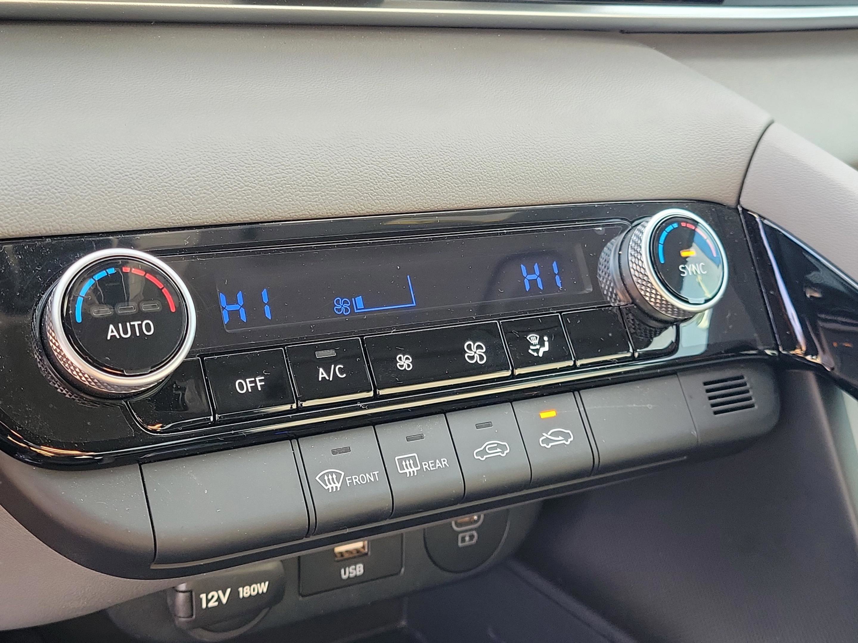 Used 2025 Hyundai Elantra Blue image 21