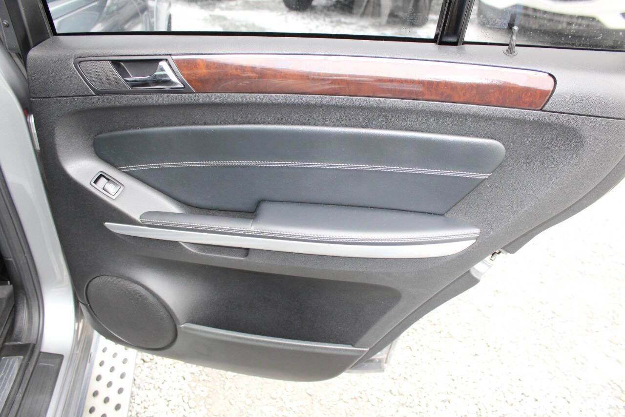 Used 2012 Mercedes-Benz GL 550 GL 550 4MATIC AWD 4dr SUV image 28