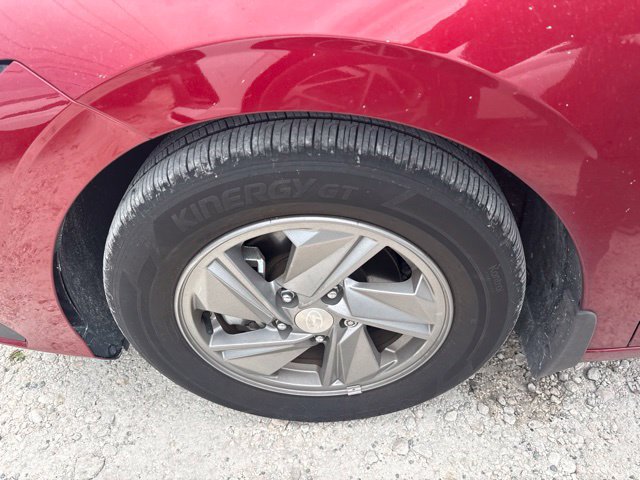 Used 2025 Hyundai Elantra SE FWD image 11