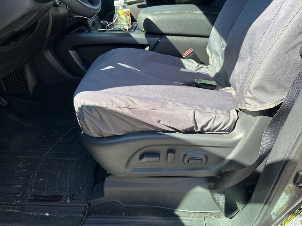 Used 2024 Nissan Titan SV w/ SV Convenience Package image 3