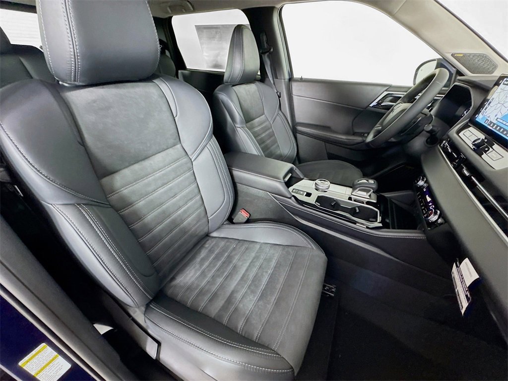 New 2025 Mitsubishi Outlander SE image 29