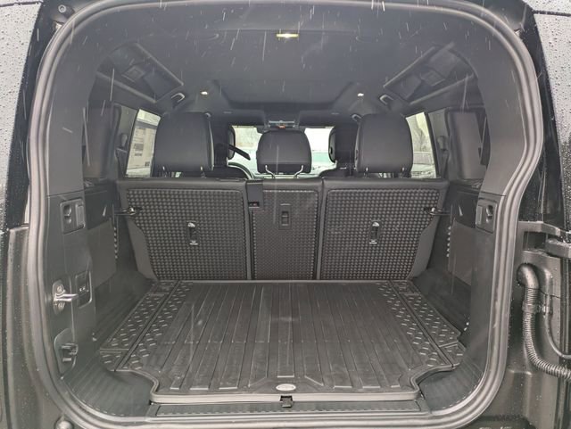New 2026 Land Rover Defender 110 X-Dynamic SE image 16