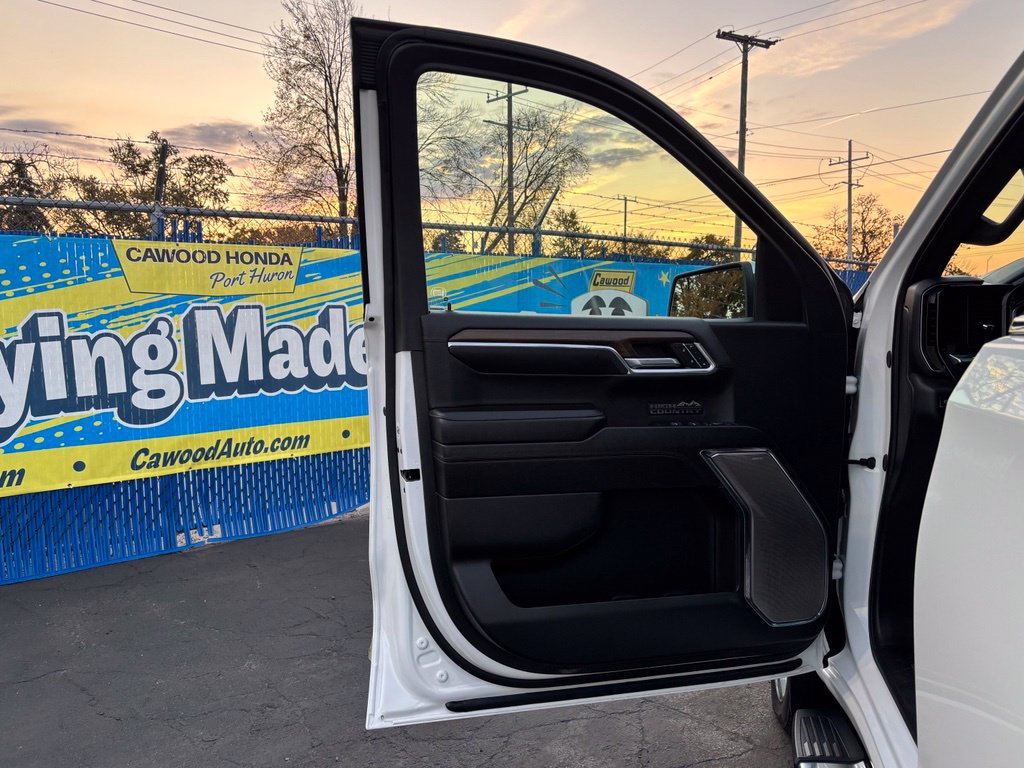 Used 2024 Chevrolet Silverado 1500 High Country w/ High Country Premium Package AWD/4WD image 17
