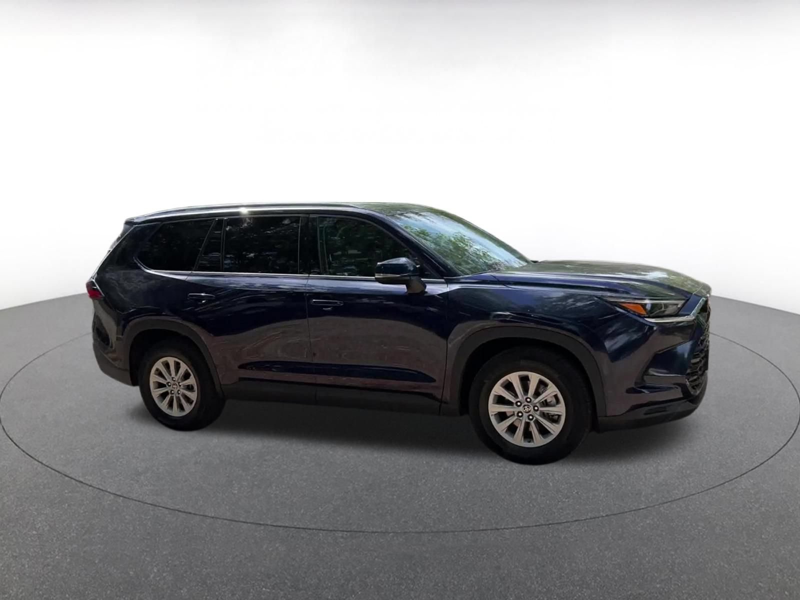 Used 2025 Toyota Grand Highlander FWD image 2