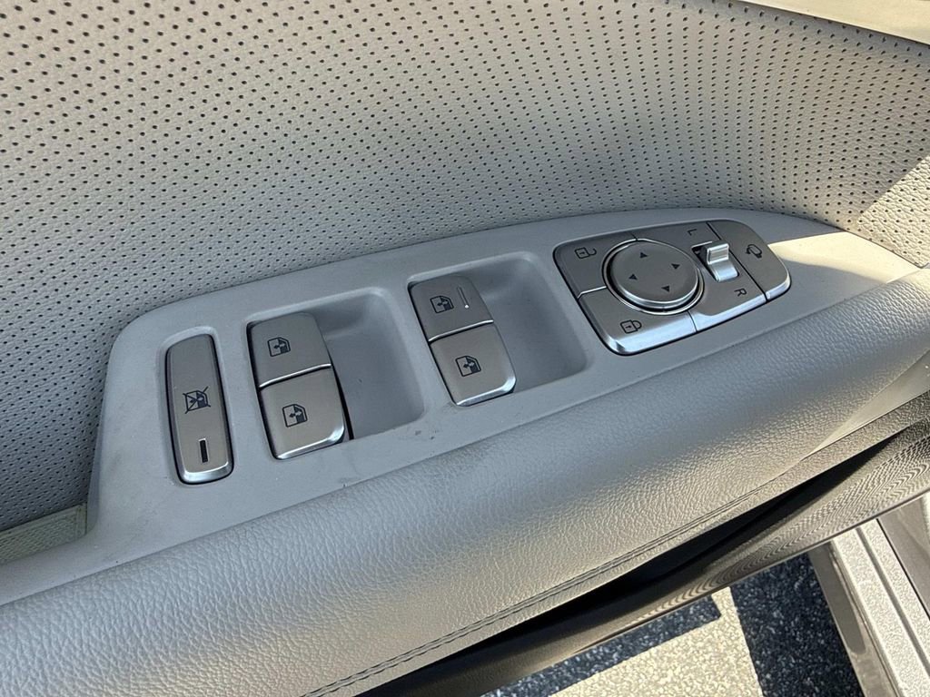 Used 2023 Genesis G70 2.0T w/ Sport Prestige Package RWD image 23