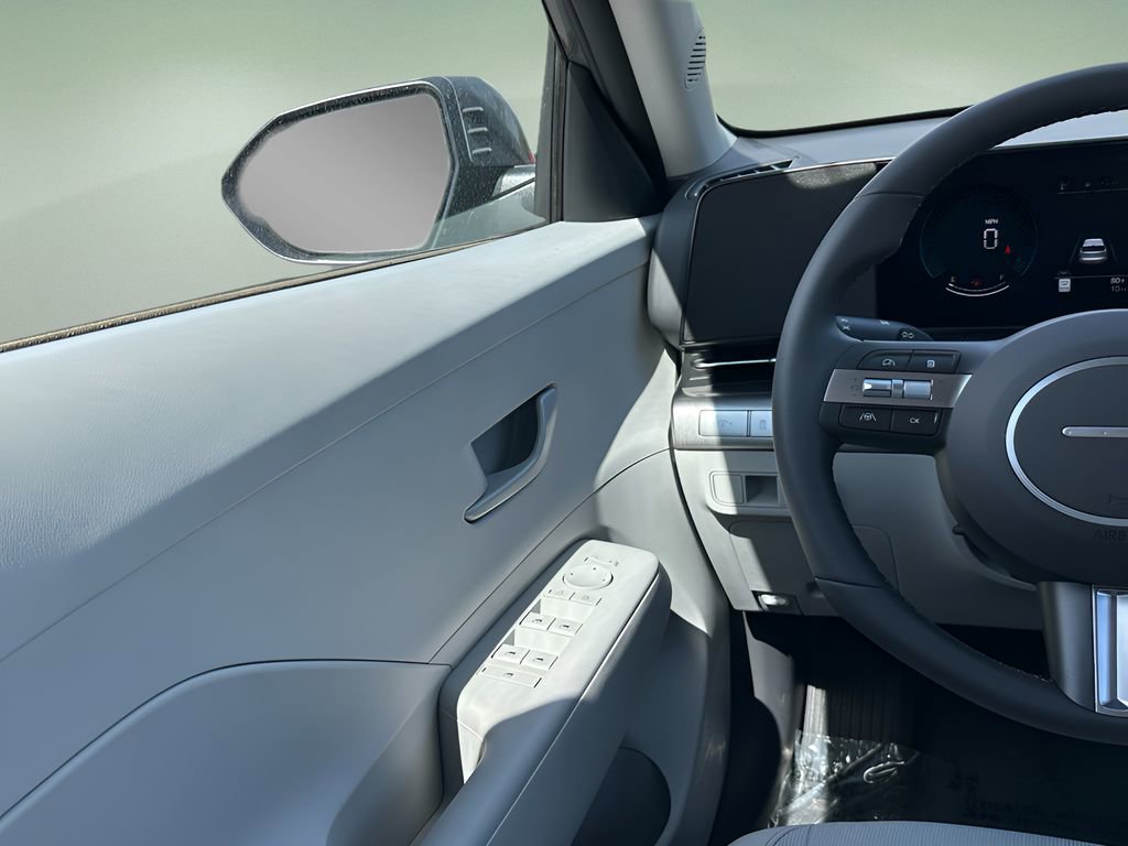 Used 2025 Hyundai Kona SEL image 18