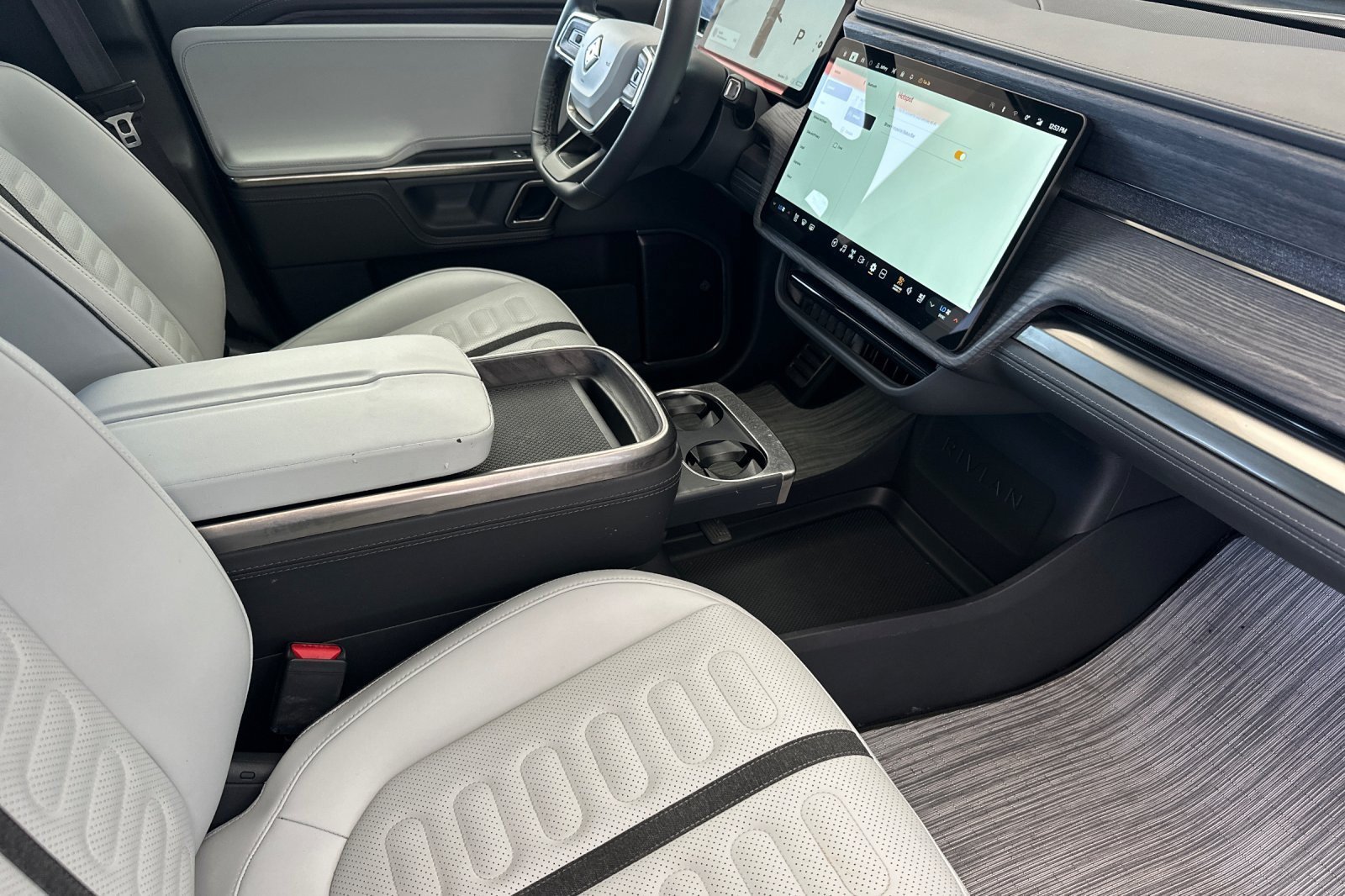 Used 2024 Rivian R1T Adventure Dual AWD/4WD image 14