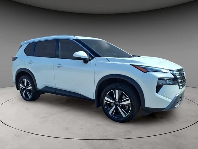 Certified 2025 Nissan Rogue SL w/ Tech Package FWD image 5