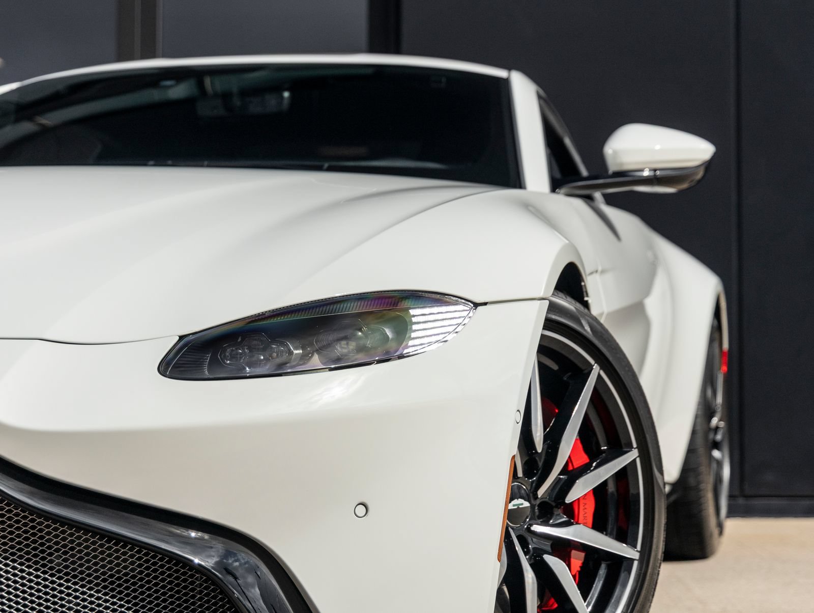 Used 2019 Aston Martin V8 Vantage Coupe RWD image 14