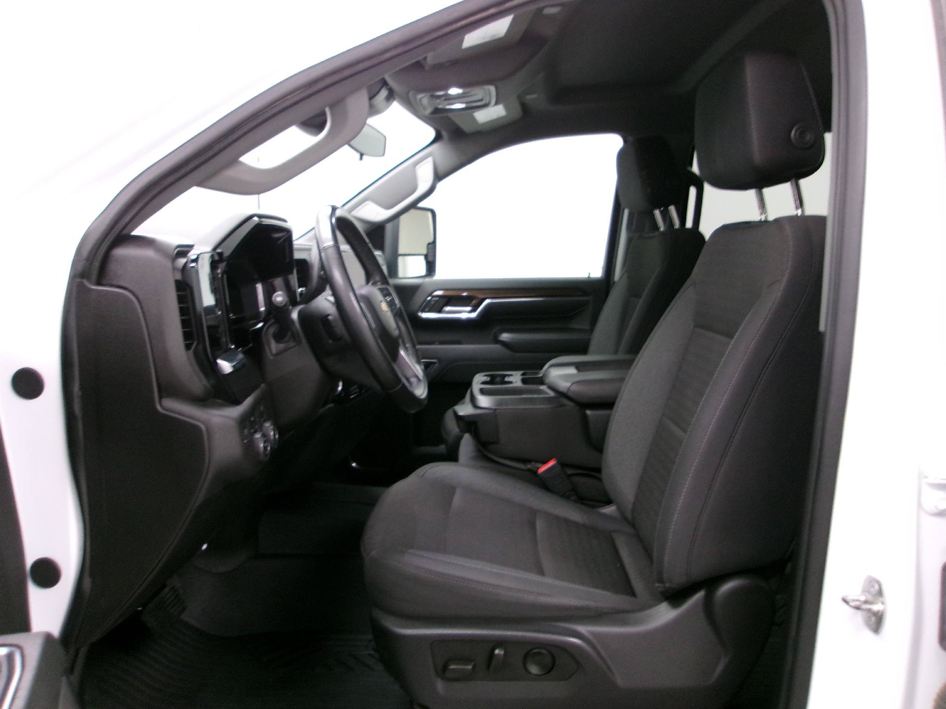 Used 2024 Chevrolet Silverado 2500 LT AWD/4WD image 8