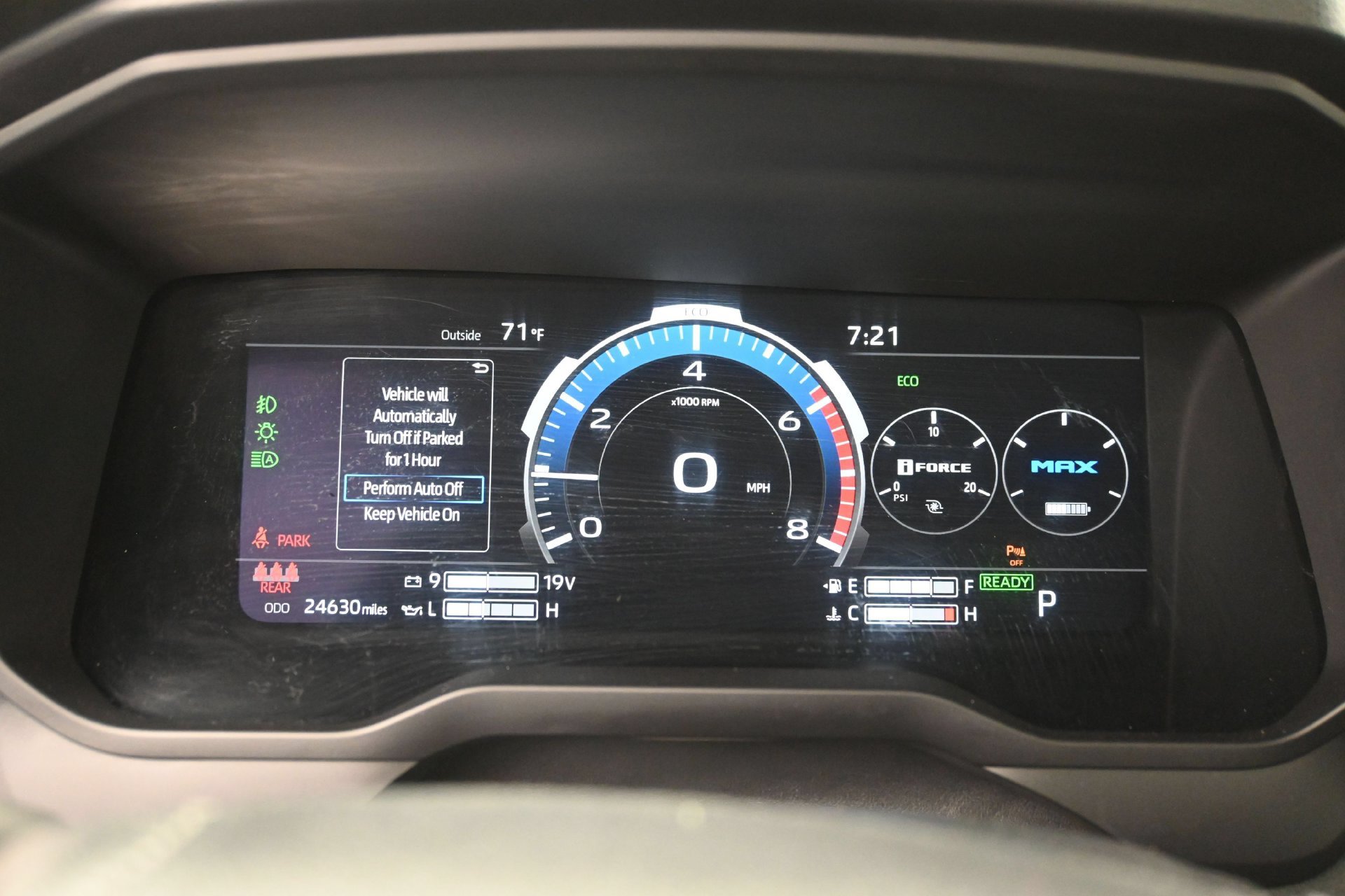 Used 2025 Toyota Tundra Limited AWD/4WD image 25
