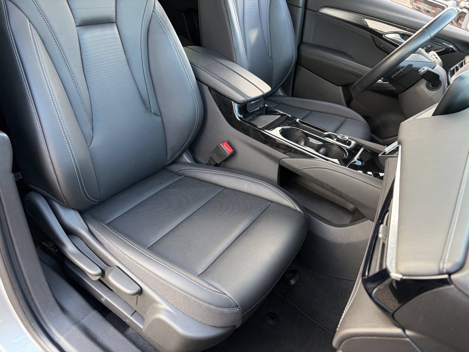 Certified 2025 Buick Envision Preferred AWD/4WD image 11