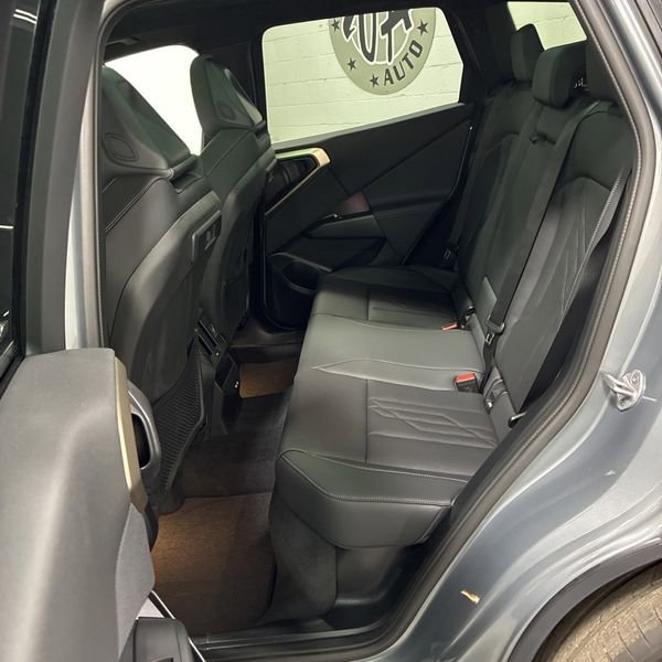 Used 2025 BMW X3 xDrive30i w/ Premium Package image 19