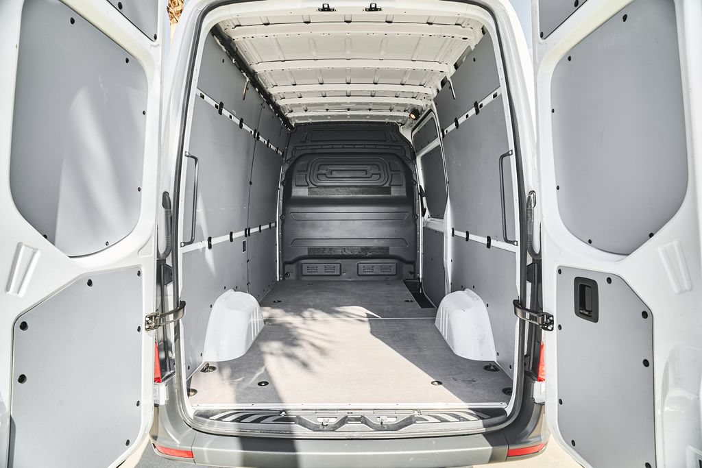 Used 2025 Mercedes-Benz Sprinter 2500 image 10