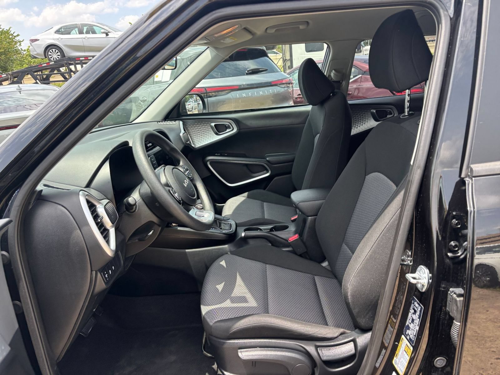 Used 2025 Kia Soul LX w/ LX Technology Package FWD image 20