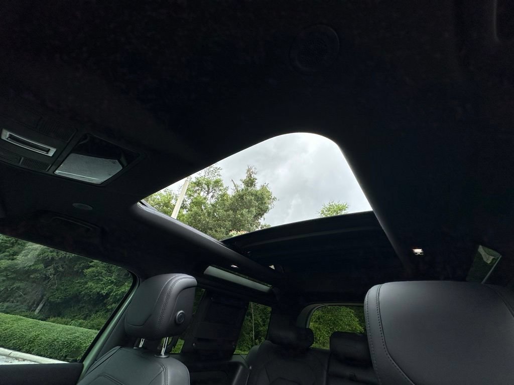 Used 2023 Land Rover Defender 110 75th Limited Edition AWD/4WD image 22