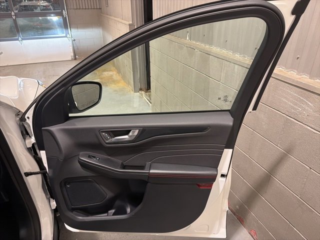 Used 2025 Ford Escape ST-Line Elite image 16