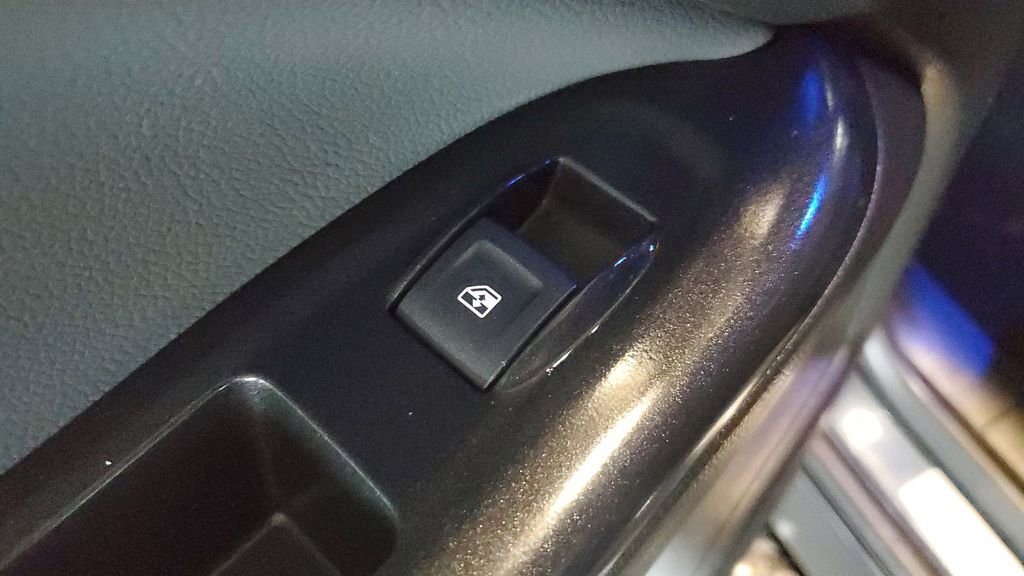 Used 2018 Chevrolet Colorado Z71 w/ Centennial Edition image 17