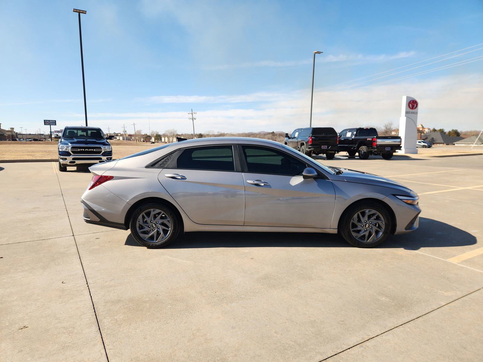 Used 2024 Hyundai Elantra SEL image 7