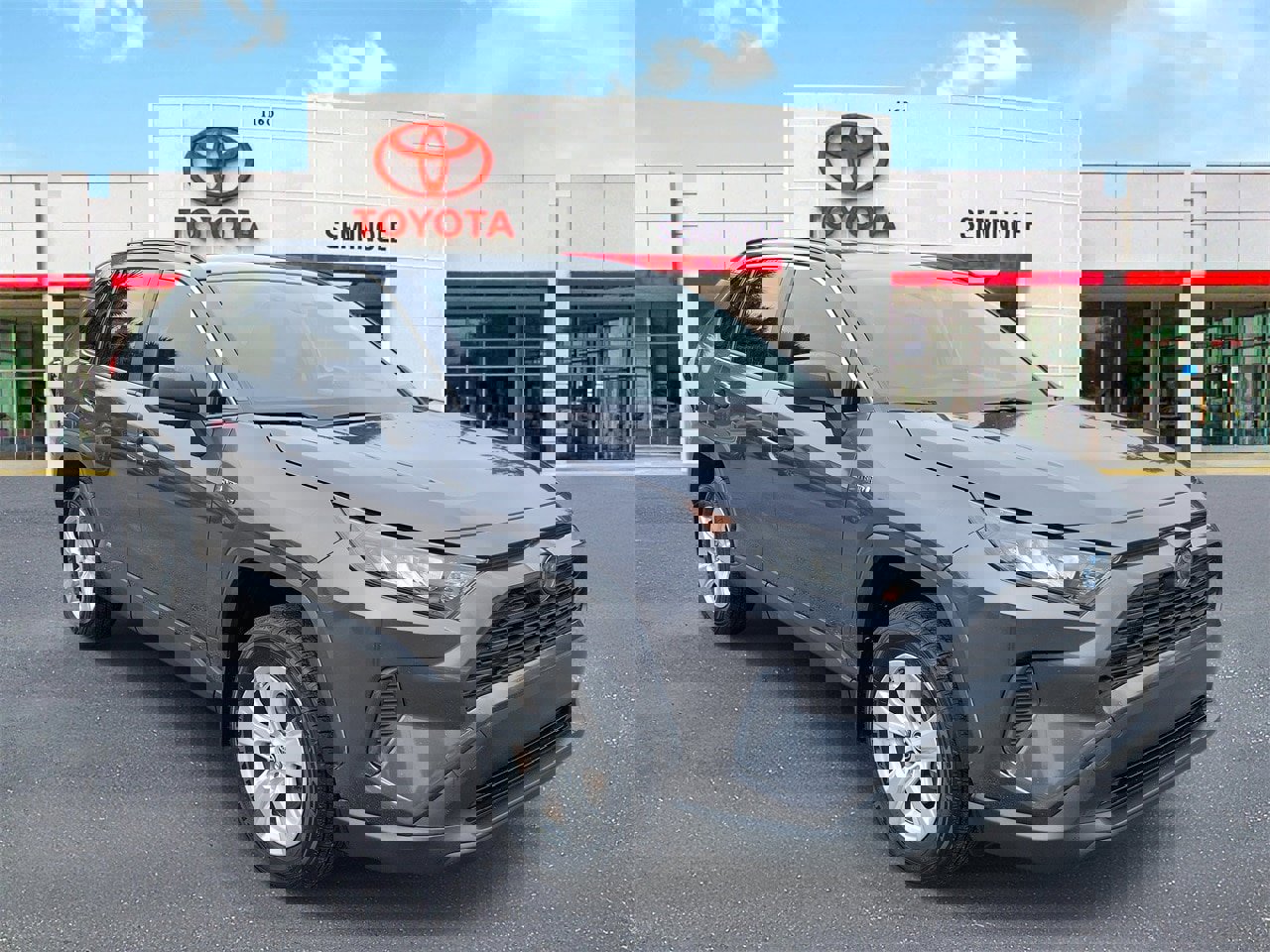 Used 2019 Toyota RAV4 LE image 2