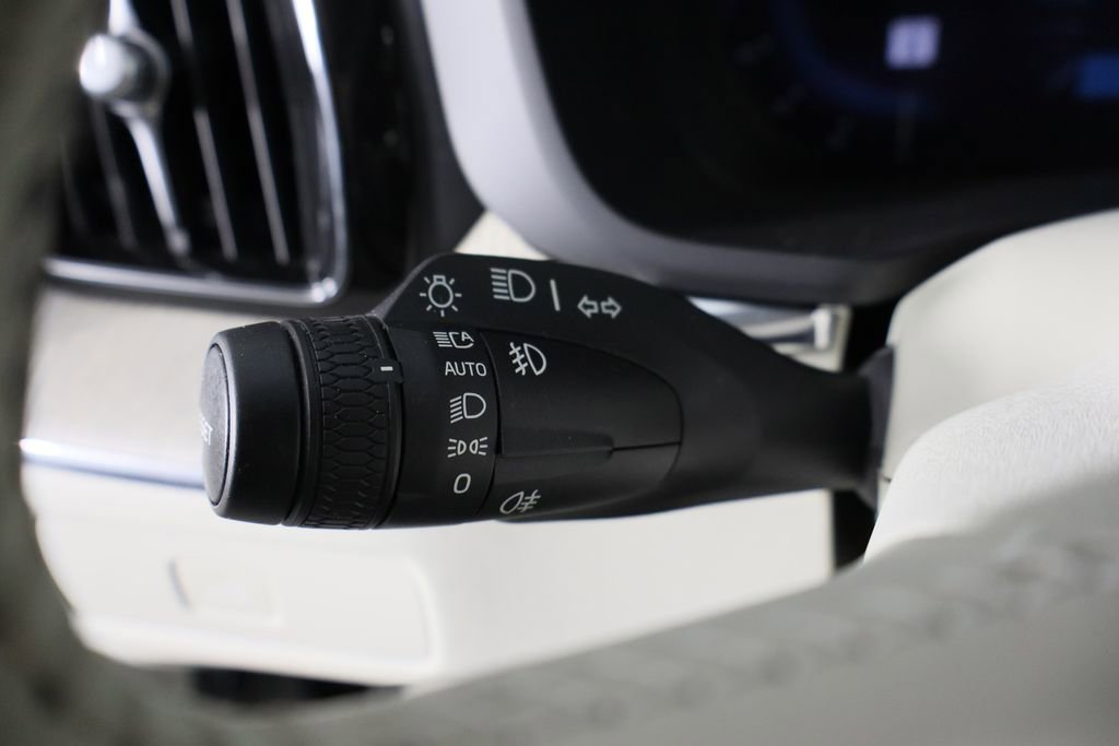 Used 2023 Volvo XC60 B5 Plus w/ Climate Package image 23