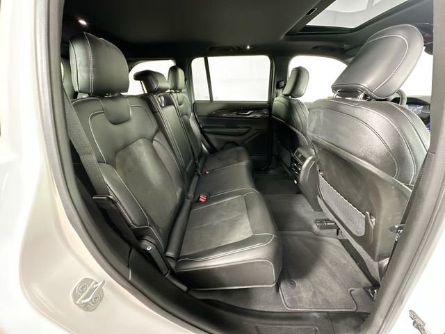 Used 2023 Jeep Grand Cherokee Altitude image 28