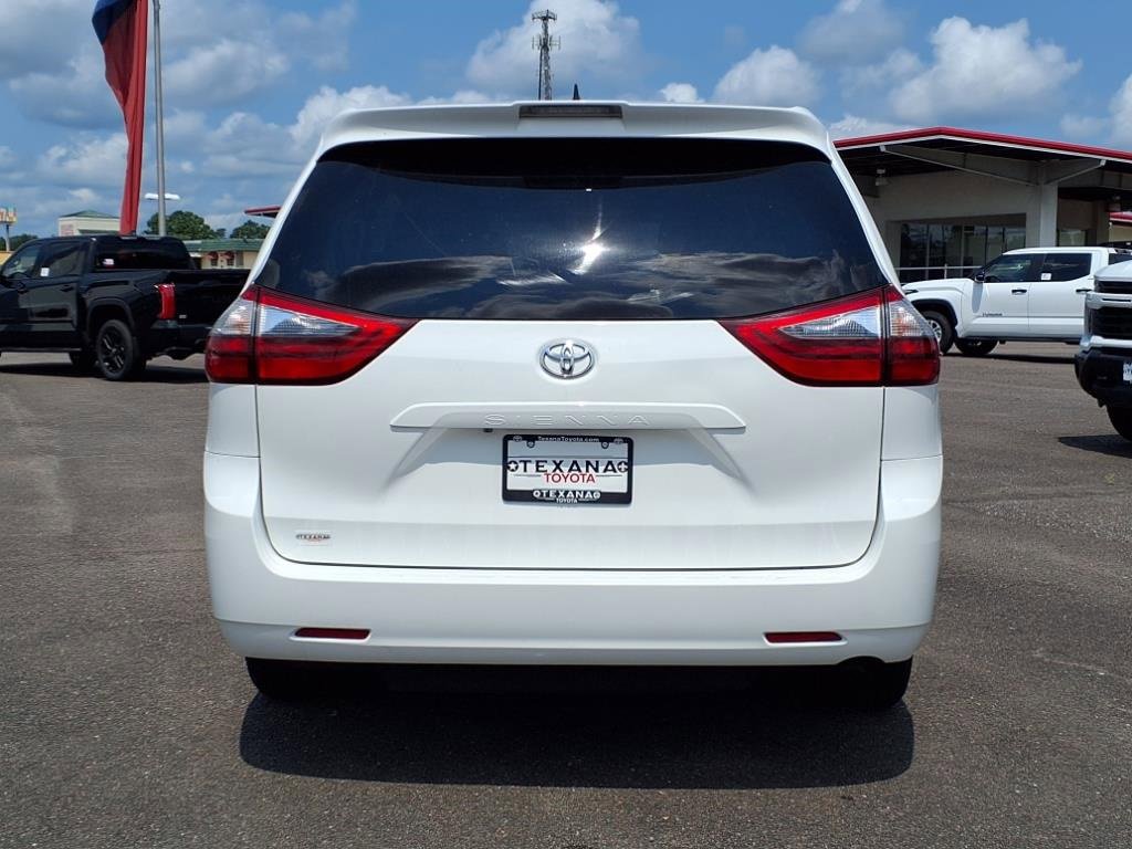 Used 2020 Toyota Sienna L image 4