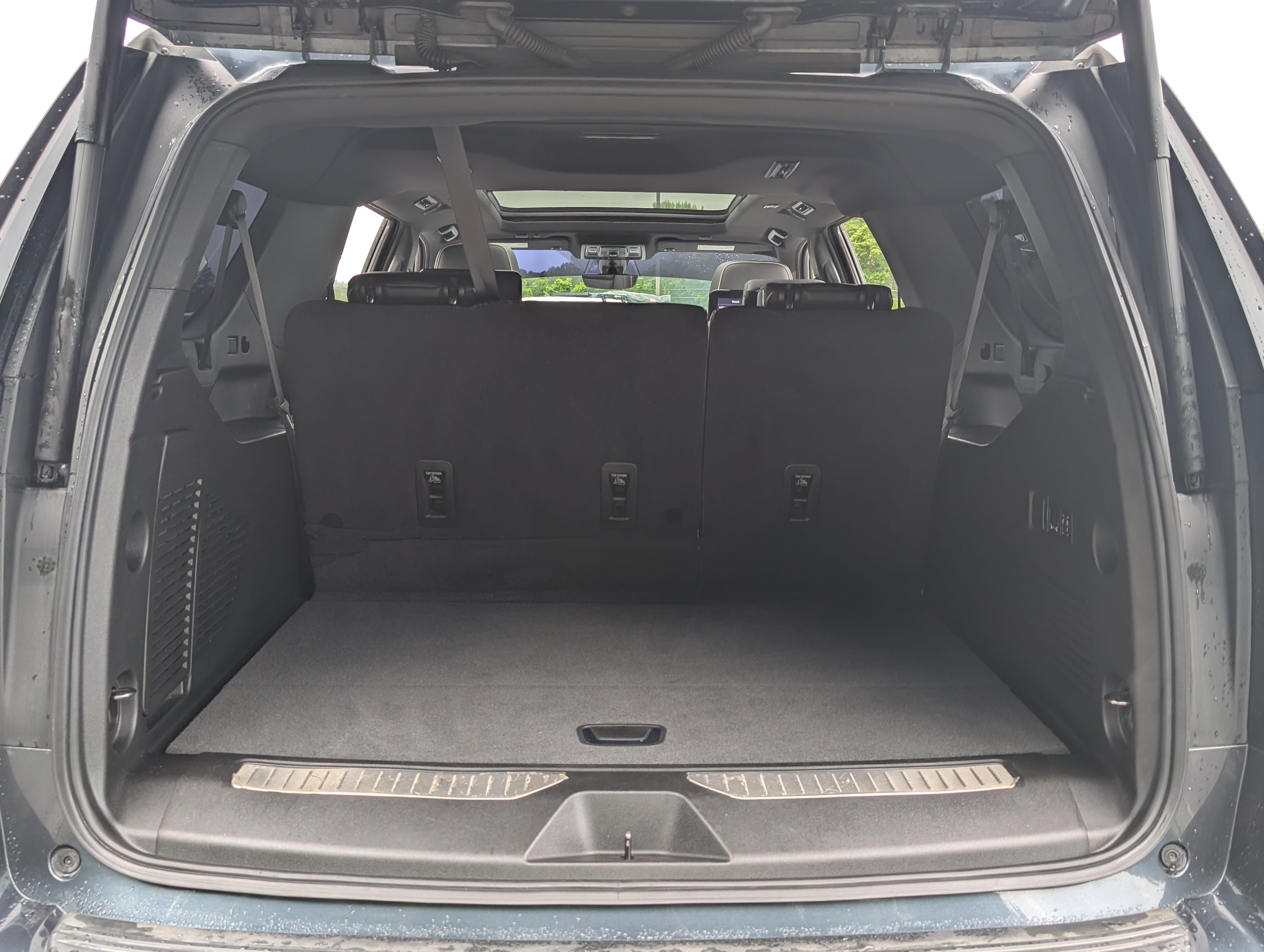 Used 2021 Chevrolet Suburban Premier w/ Premium Package 2 RWD image 20