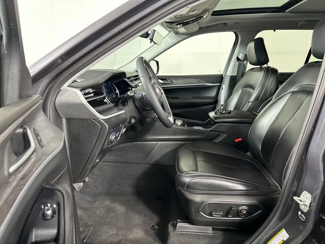 Used 2023 Jeep Grand Cherokee 30th Anniversary image 11