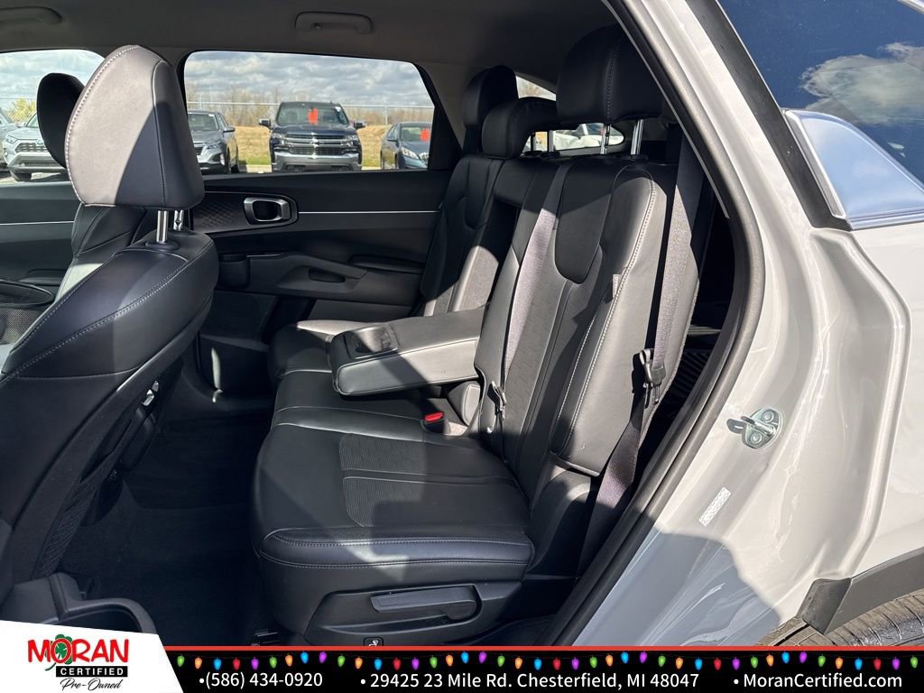 Used 2025 Kia Sorento S image 24