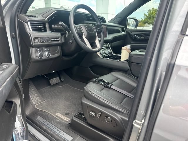 Used 2023 GMC Yukon Denali AWD/4WD image 5