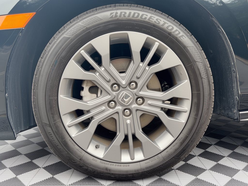 Certified 2025 Honda Odyssey Touring image 13