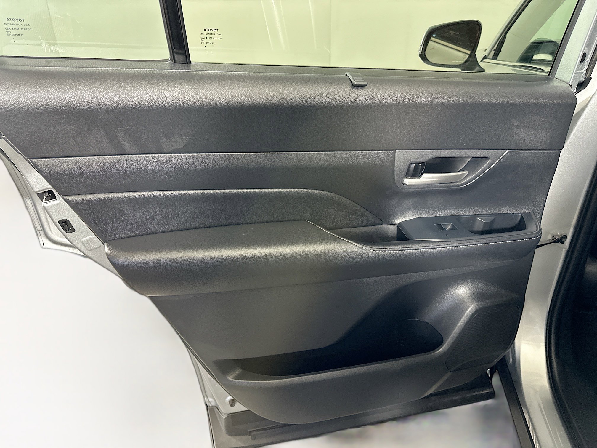 Used 2025 Toyota Grand Highlander AWD image 26