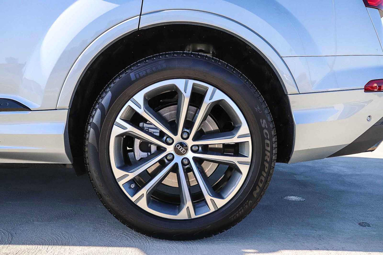 Used 2025 Audi Q7 2.0T Premium w/ Convenience Plus Package image 13