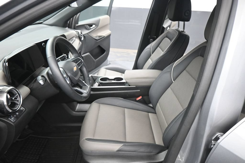 Used 2025 Chevrolet Equinox LT w/ Convenience Package II FWD image 9