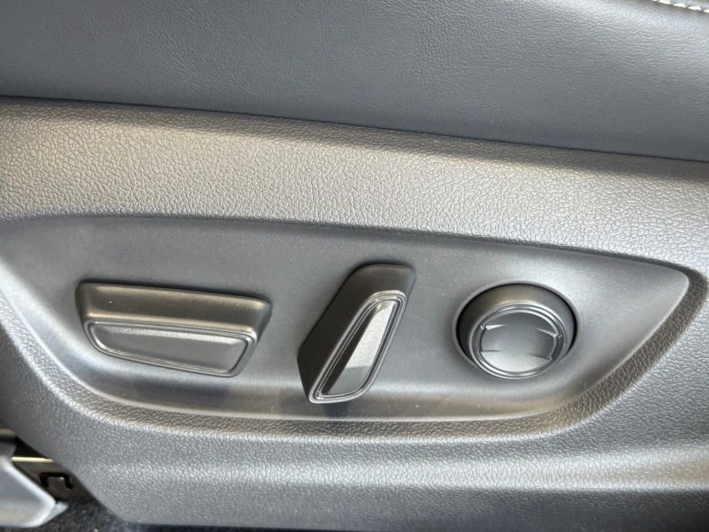 New 2025 Toyota Crown Signia image 18